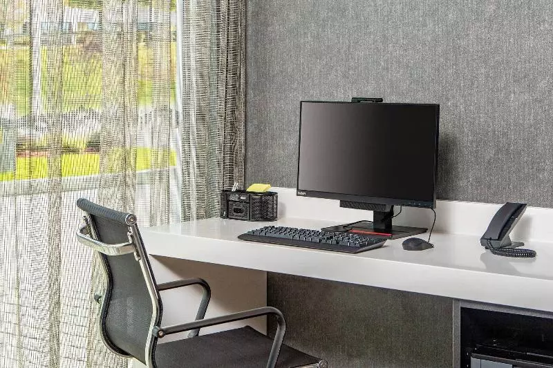 Отель Aloft Framingham