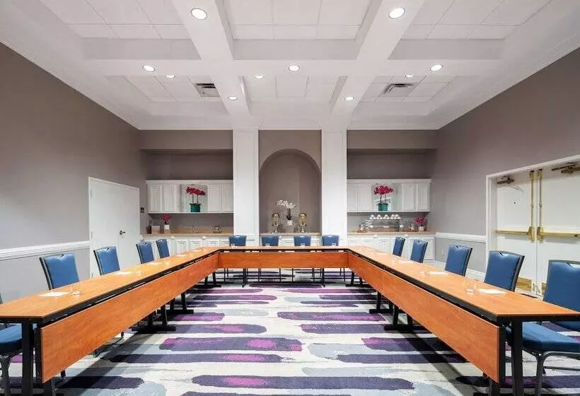 فندق Wyndham I-Drive Avanti Resort & Conference Center