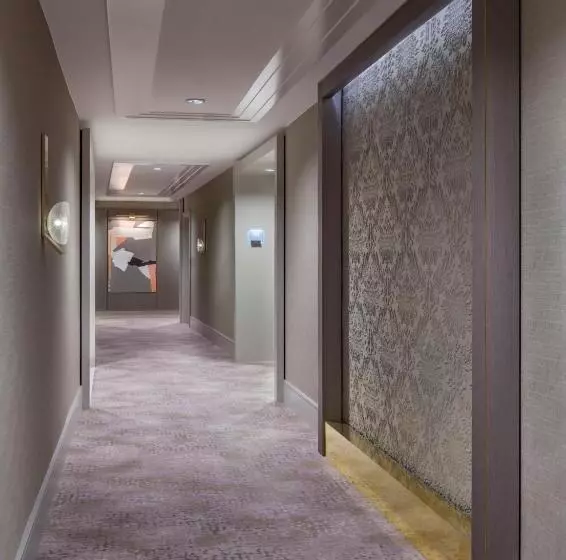 ホテル Crescent Court