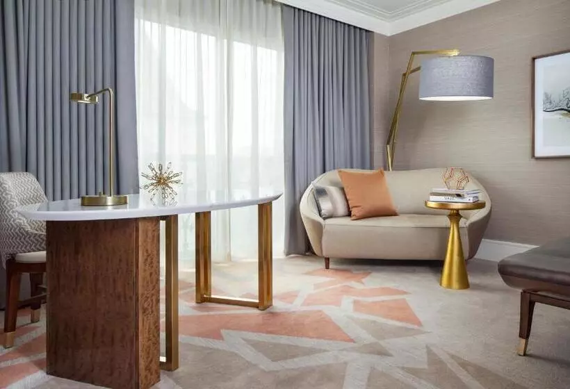 ホテル Crescent Court