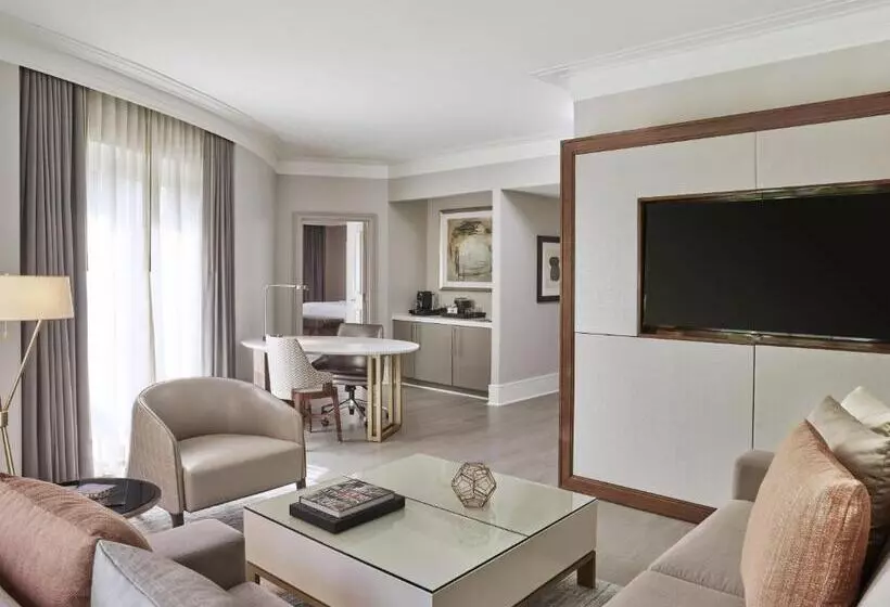 ホテル Crescent Court