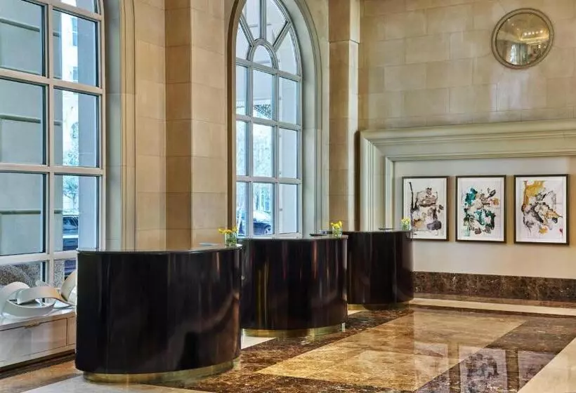 ホテル Crescent Court