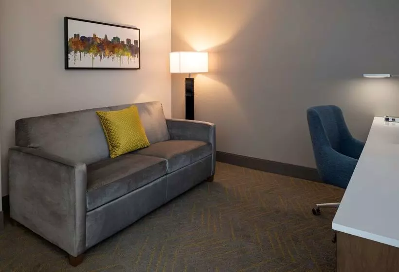 Hotelli Doubletree By Hilton Madison East