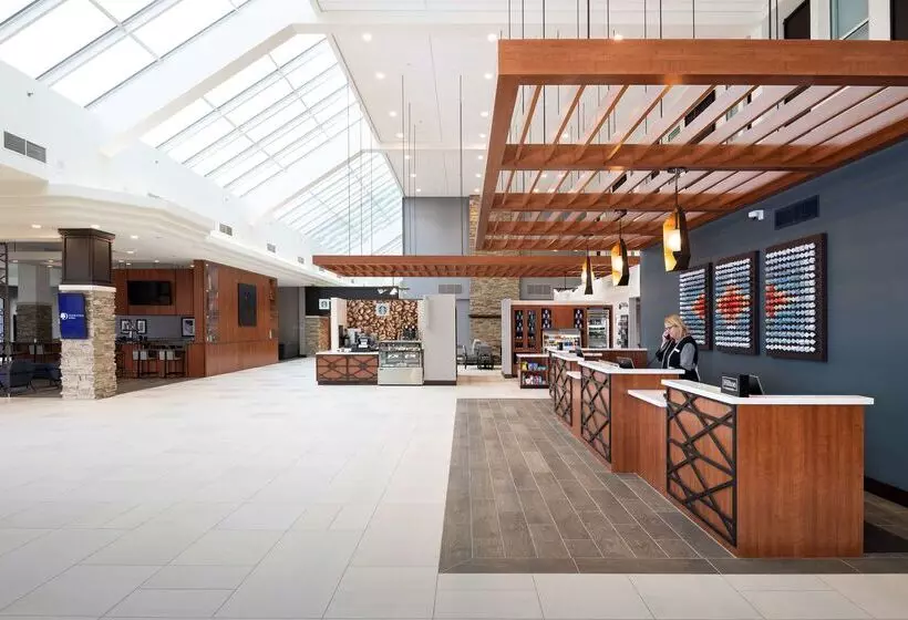 Hotelli Doubletree By Hilton Madison East