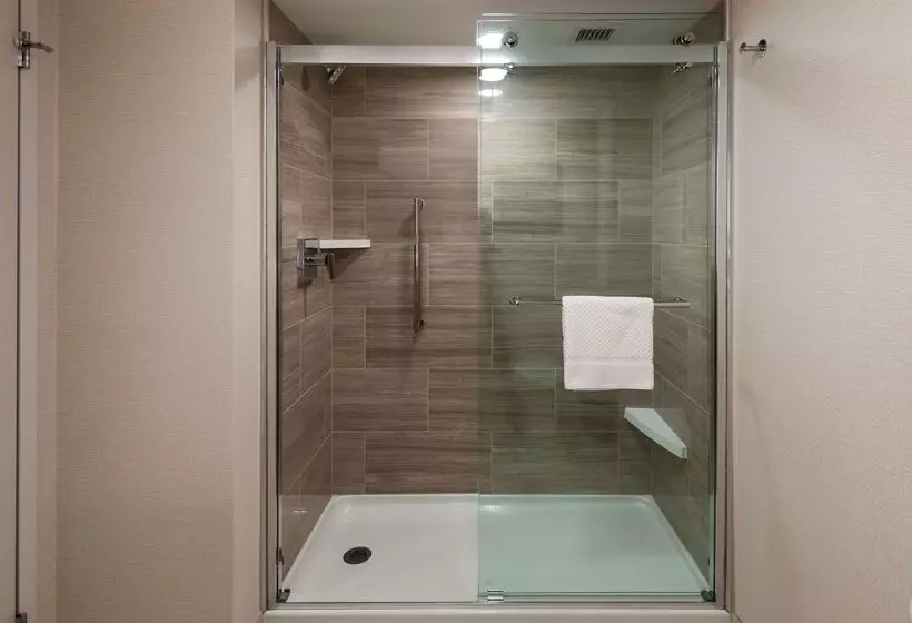 Hotelli Doubletree By Hilton Madison East