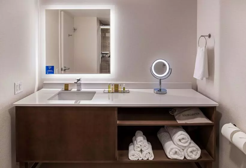 Hotelli Doubletree By Hilton Madison East