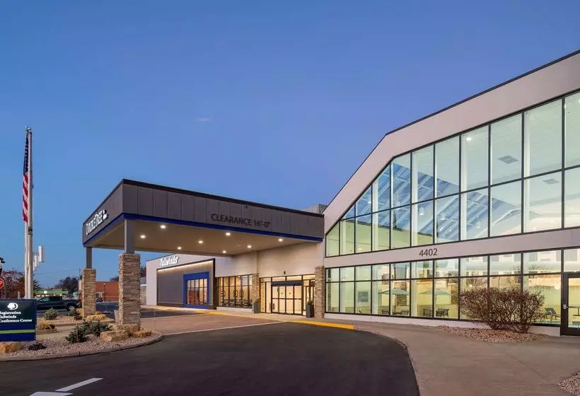 Hotelli Doubletree By Hilton Madison East