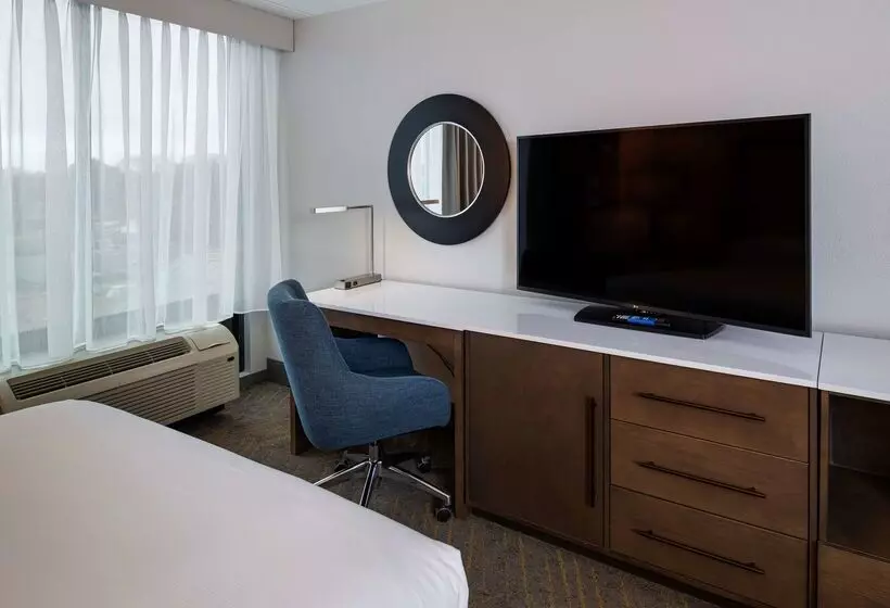 Hotelli Doubletree By Hilton Madison East