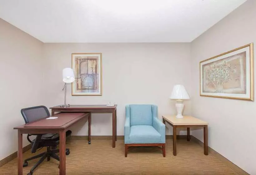 Hotel Hawthorn Suites Midwest City