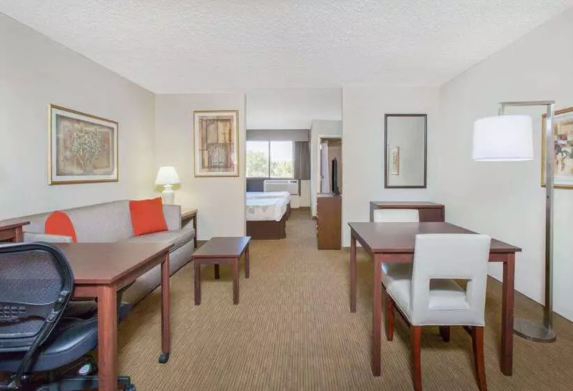 Hotel Hawthorn Suites Midwest City