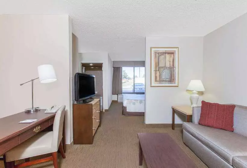 Hotel Hawthorn Suites Midwest City
