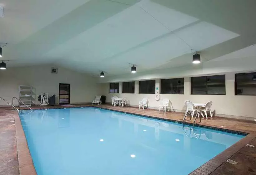 Hotel Hawthorn Suites Midwest City