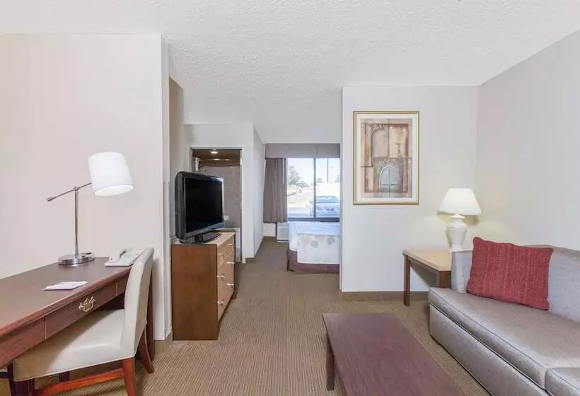 Hotel Hawthorn Suites Midwest City