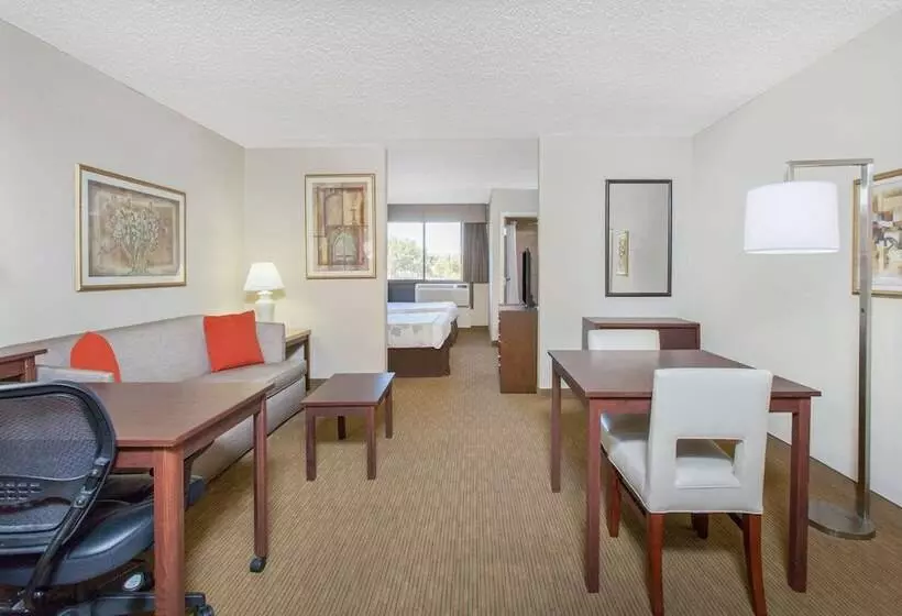 Hotel Hawthorn Suites Midwest City