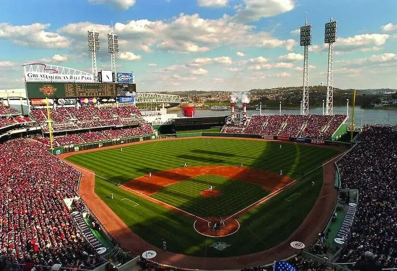 Otel Holiday Inn Cincinnati Riverfront, An Ihg
