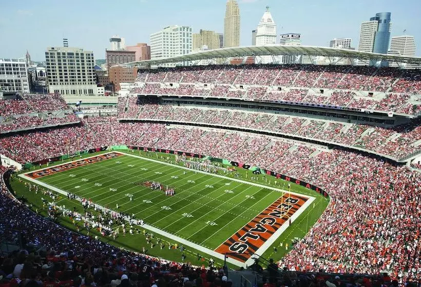 Otel Holiday Inn Cincinnati Riverfront, An Ihg