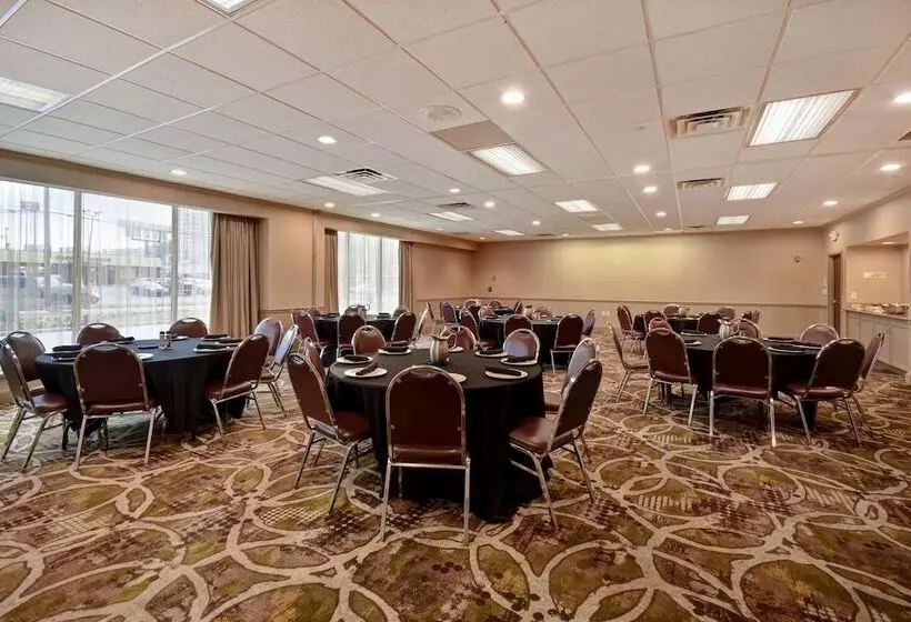 Otel Holiday Inn Cincinnati Riverfront, An Ihg