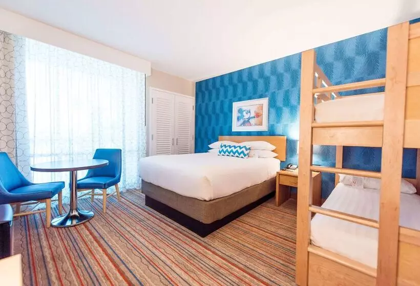 Howard Johnson By Wyndham Anaheim Hotel & Water Playground