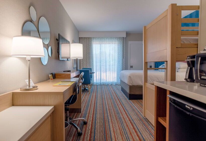 Howard Johnson By Wyndham Anaheim Hotel & Water Playground