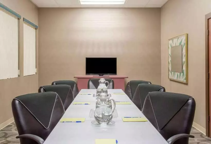 Otel Howard Johnson By Wyndham Ocala Fl I 75