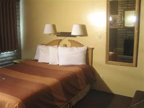 فندق Ironhorse Inn & Conference Center