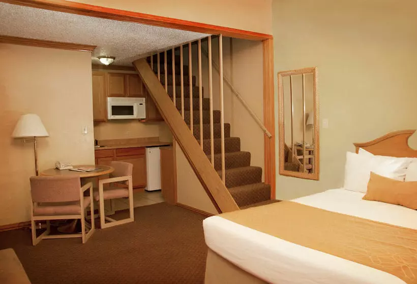 فندق Ironhorse Inn & Conference Center