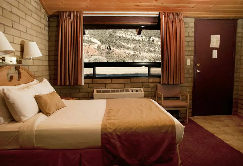 فندق Ironhorse Inn & Conference Center