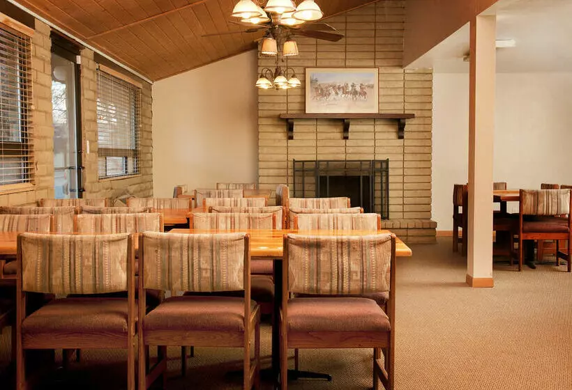 فندق Ironhorse Inn & Conference Center