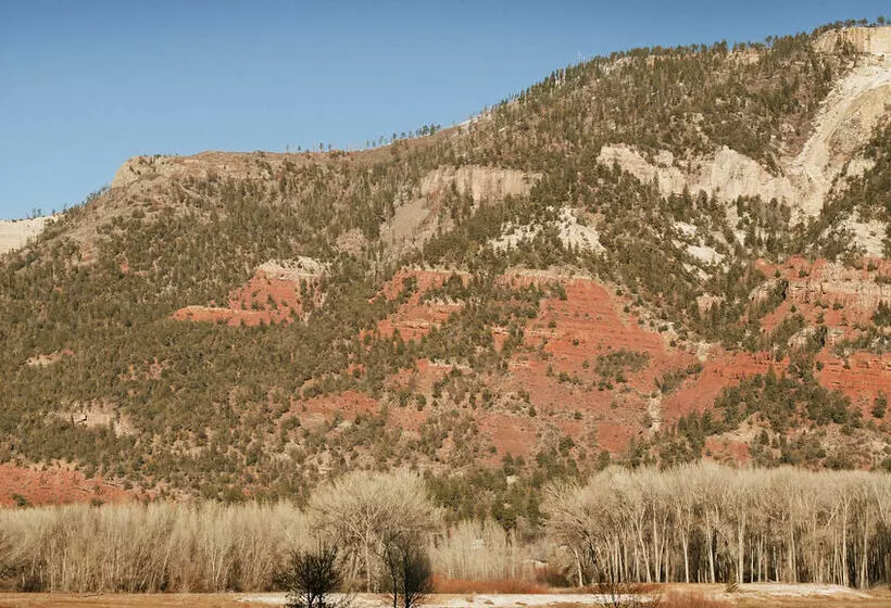 فندق Ironhorse Inn & Conference Center