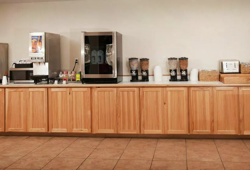 فندق Ironhorse Inn & Conference Center