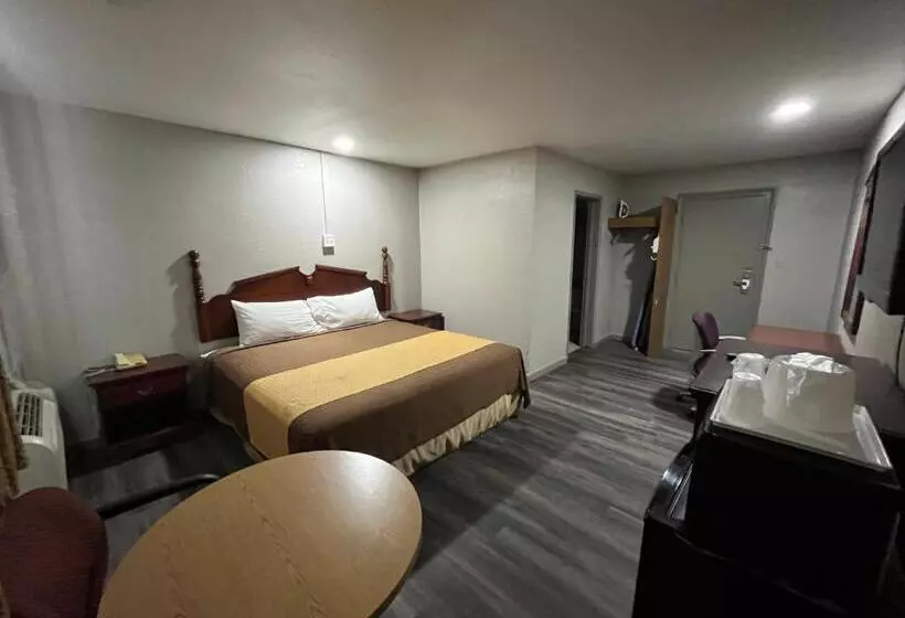 בית מלון כפרי Mid Towne Inn & Suites