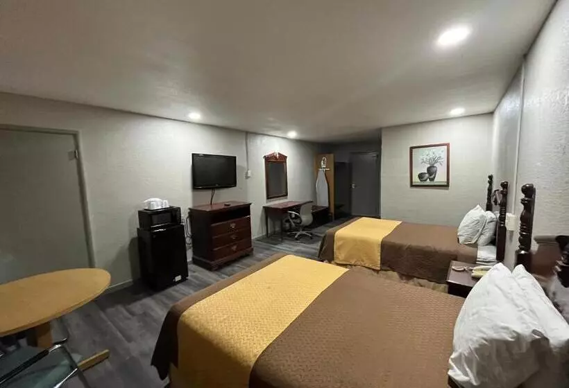 בית מלון כפרי Mid Towne Inn & Suites