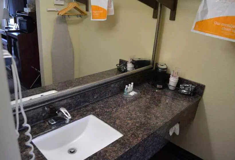 Отель Quality Inn Midtown