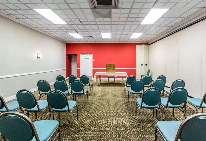 Отель Quality Inn Midtown