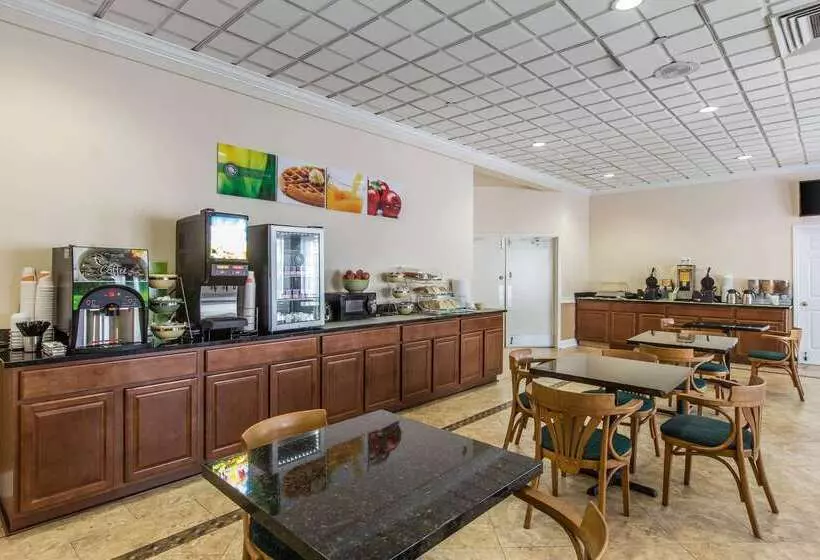 Отель Quality Inn Midtown