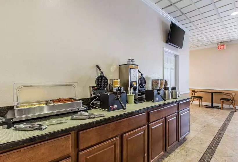 Отель Quality Inn Midtown