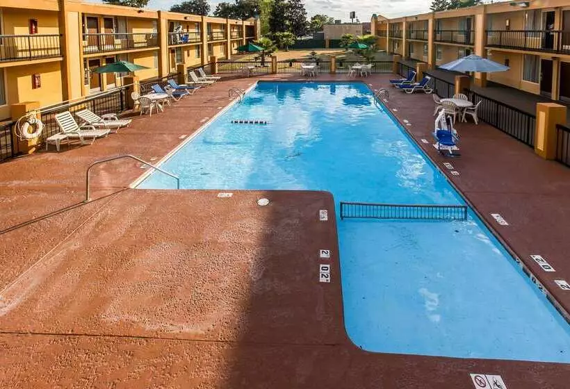 Отель Quality Inn Midtown