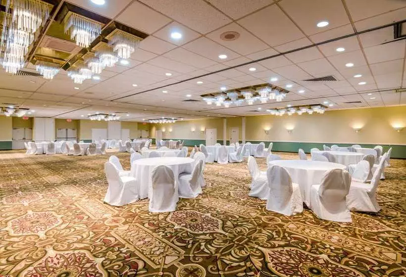 هتل Quality Inn Roanoke Airport