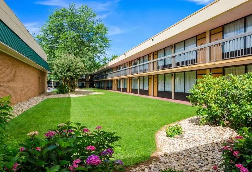 هتل Quality Inn Roanoke Airport