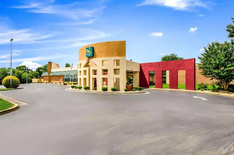 هتل Quality Inn Roanoke Airport