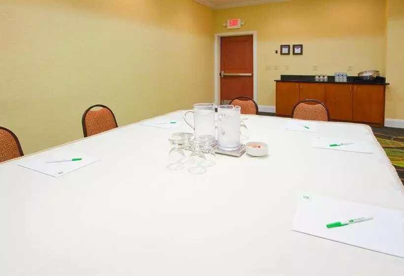 Отель Quality Inn