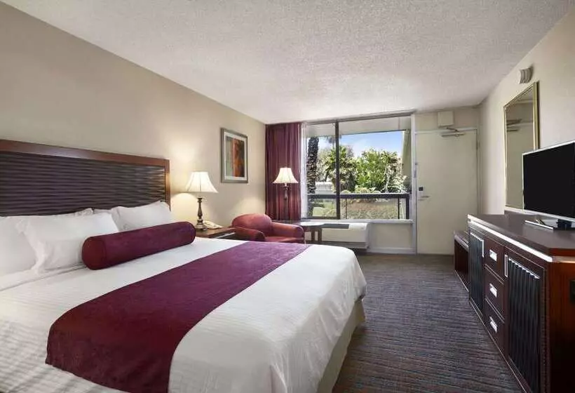 Отель Ramada By Wyndham Sunnyvale/silicon Valley