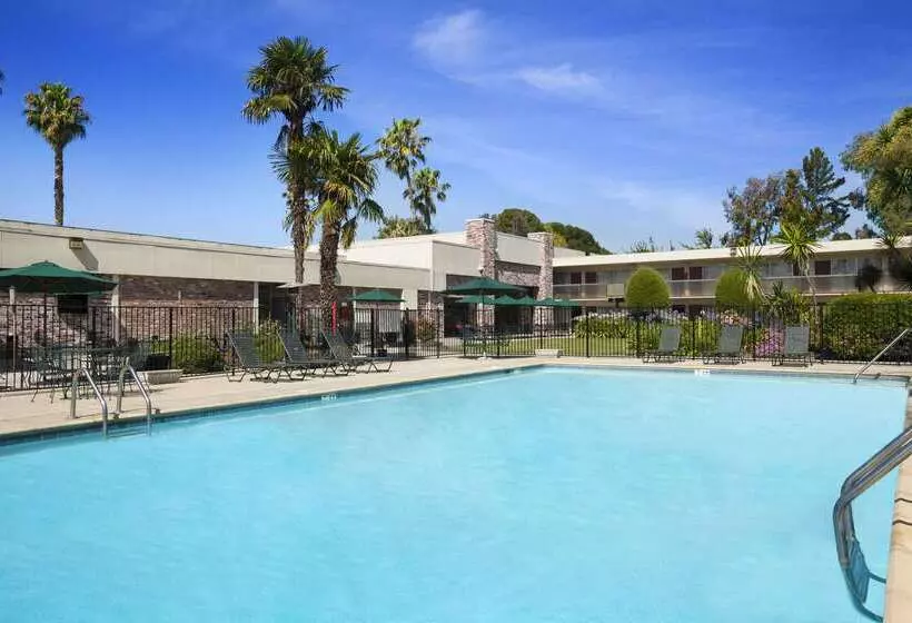 Отель Ramada By Wyndham Sunnyvale/silicon Valley