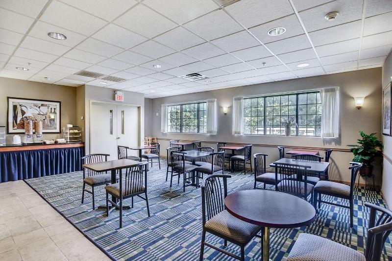 فندق Red Carpet Inn