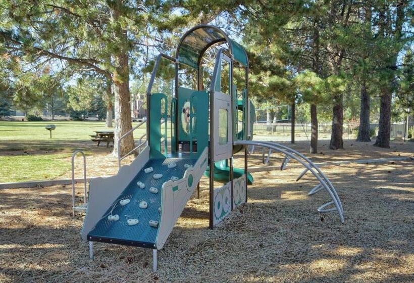 Otel Seventh Mountain Resort