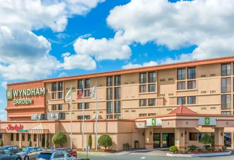 Wyndham Garden Hotel Newark Airport