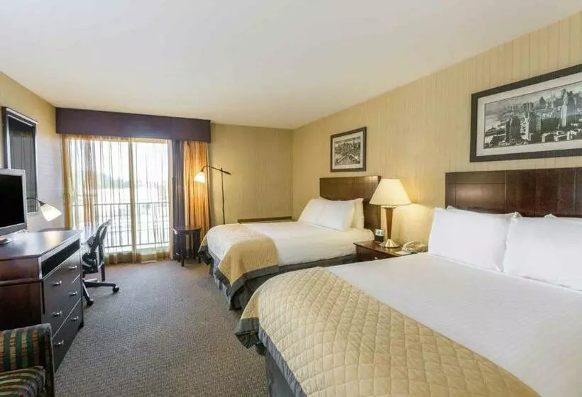 Wyndham Garden Hotel Newark Airport