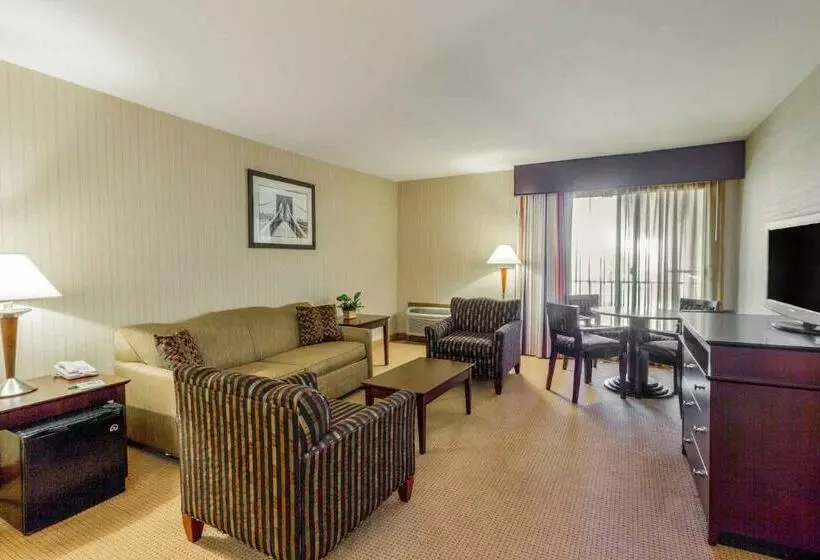 Wyndham Garden Hotel Newark Airport