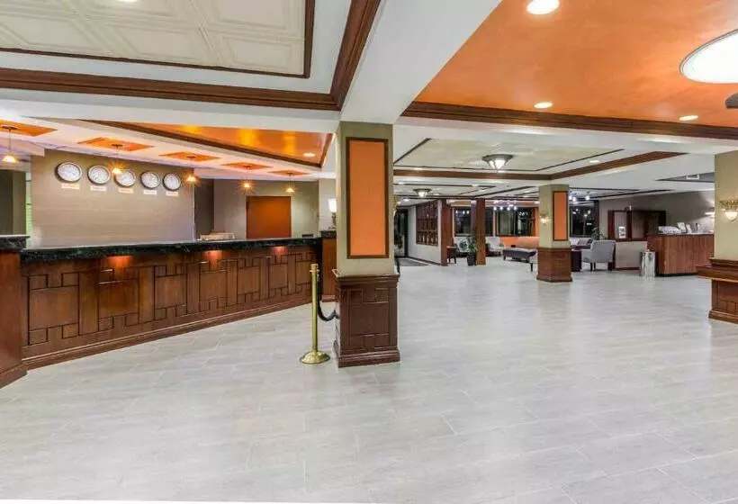 Wyndham Garden Hotel Newark Airport