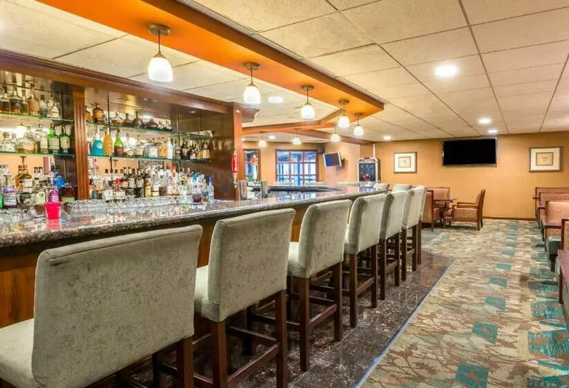 Wyndham Garden Hotel Newark Airport